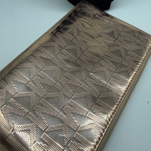 Michael Kors Jet Set Rose Gold Metallic Wristlet - Picture 4 of 14